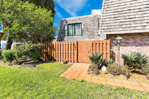 564 SE 28th Circle 19C, Boynton Beach, FL 33435 Sold 10/01/24