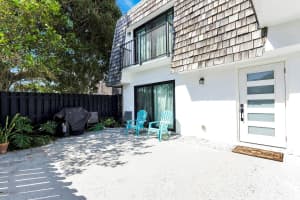 564 SE 28th Circle 19C, Boynton Beach, FL 33435 Sold 10/01/24