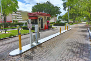 9611 N Hollybrook Lake Dr 106, Pembroke Pines, FL 33025 Sold 04/24/24