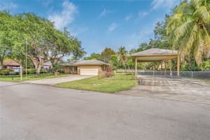 5884 SW 32 ter, Hollywood, FL 33312 - MLS#F10431340