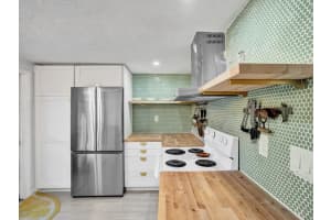2722 NE 6th Ln, Wilton Manors, FL 33334 Sold 09/13/24