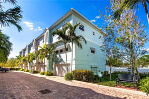 437 NE 1st St, Pompano Beach, FL 33060 Sold 09/27/24
