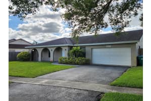 10250 SW 49th Ct, Cooper City, FL 33328 Sold 09/18/24