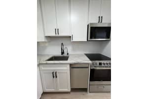 555 Banyan Tree Ln 8, Delray Beach, FL 33483 Sold 05/07/24