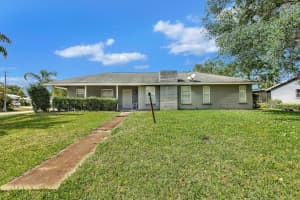 301 SE Crosspoint Dr, Port Saint Lucie, FL 34983 Sold 10/25/24