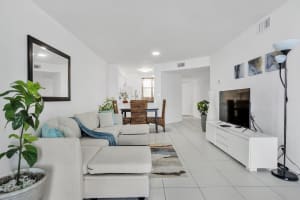 118 Lake Emerald Dr 102, Oakland Park, FL 33309 Sold 06/07/24