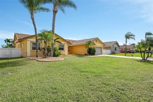 5010 King Arthur Ave, Davie, FL 33331 Sold 05/31/24