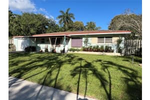 721 W Country Club Cir, Plantation, FL 33317 Sold 06/18/24