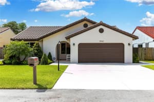 15560 Derby Ct, Davie, FL 33331 Sold 05/10/24