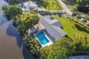 10880 SW 25th St, Davie, FL 33324 Sold 05/15/24