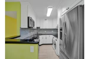 300 NE 19th Ct 114N, Wilton Manors, FL 33305 Sold 06/18/24