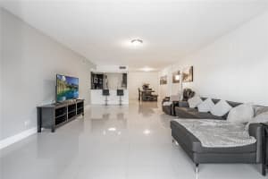 800 NE 195th St 113, Miami, FL 33179 Sold 08/02/24