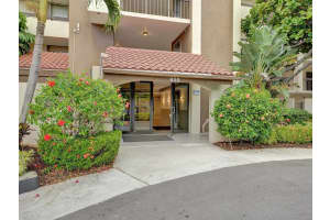 955 Egret Cir 409, Delray Beach, FL 33444 Sold 05/29/24