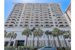 427 Golden Isles Dr 6E, Hallandale Beach, FL 33009 Sold 01/23/25