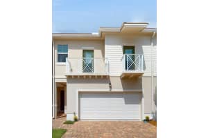 63 Dogwood Ct, Royal Palm Beach, FL 33411 Sold 07/01/24