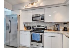 8204 SW 23rd St 20D, Pompano Beach, FL 33068 Sold 08/15/24