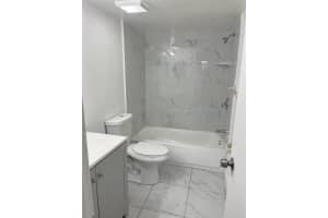 206 NW Lake Pointe Dr 104, Oakland Park, FL 33309 Sold 05/17/24