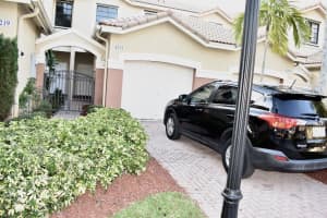 4217 Vineyard Cir, Weston, FL 33332 Sold 07/10/24