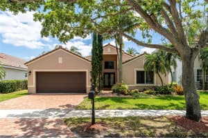 360 Cambridge Dr, Weston, FL 33326 Sold 06/14/24