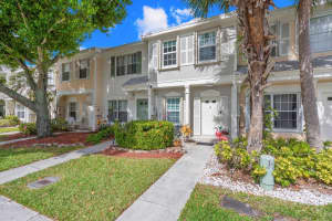 7715 Sanibel Dr, Tamarac, FL 33321 Sold 08/14/24