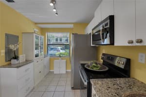 225 City View Dr 225, Fort Lauderdale, FL 33311 Sold 07/30/24