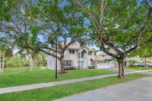881 Amherst Ave, Davie, FL 33325 Sold 06/21/24