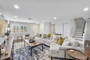 9128 Vineyard Lake Dr, Plantation, FL 33324 Sold 05/30/24