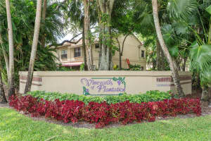 9128 Vineyard Lake Dr, Plantation, FL 33324 Sold 05/30/24