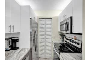 2907 NE 8th Terrace 105, Wilton Manors, FL 33334 Sold 10/15/24