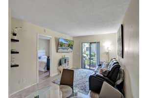 2907 NE 8th Terrace 105, Wilton Manors, FL 33334 Sold 10/15/24