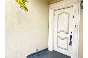 2211 NE 7th St 18, Hallandale Beach, FL 33009 Sold 11/05/24