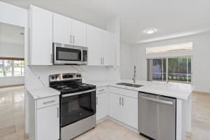 889 Tanglewood Cir, Weston, FL 33327 Sold 08/05/24