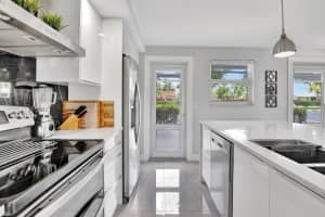 206 SE 10th St 107, Dania Beach, FL 33004 Sold 06/27/24