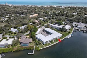 550 Riomar Dr, Vero Beach, FL 32963 Sold 06/25/24