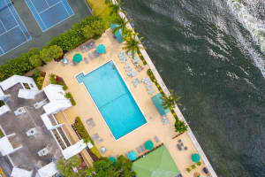 800 Parkview Dr 819, Hallandale Beach, FL 33009 Sold 09/03/24