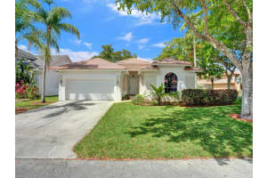 11745 Berry Dr, Hollywood, FL 33026, Sold 07/10/24