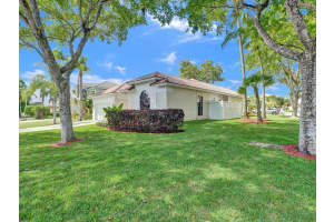 11745 Berry Dr, Hollywood, FL 33026, Sold 07/10/24