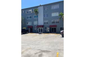 1060 Crystal Lake Dr 301, Deerfield Beach, FL 33064 Sold 08/29/24