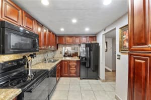 400 Commodore Dr 102, Plantation, FL 33325 Sold 08/23/24