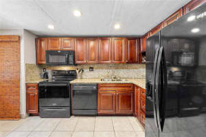 400 Commodore Dr 102, Plantation, FL 33325 Sold 08/23/24