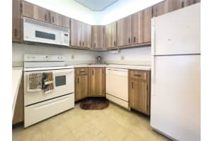 326 Pine Ridge Cir d2, Greenacres, FL 33463, Sold 08/28/24