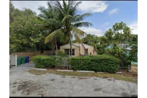 2499 NE 183rd St, North Miami Beach, FL 33160 Sold 04/04/25