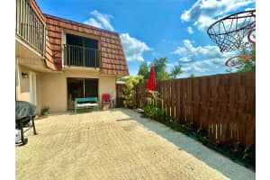 4121 Wimbledon Dr, Cooper City, FL 33026 Sold 06/28/24