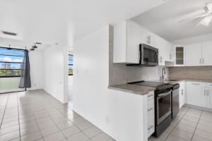 3301 N Country Club Dr 611, Miami, FL 33180 Sold 10/25/24