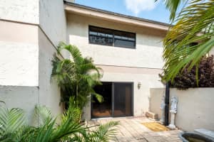 2700 S Oakland Forest Dr 103, Oakland Park, FL 33309 Sold 08/07/24