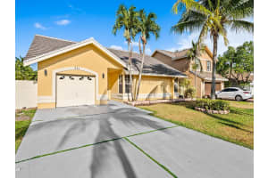 641 NW 207th Ter, Pembroke Pines, FL 33029 Sold 07/12/24