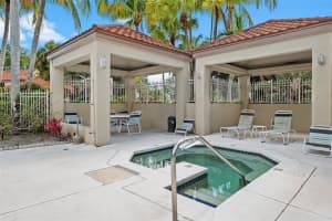 9239 NW 9th Pl 9209, Plantation, FL 33324 Sold 11/04/24