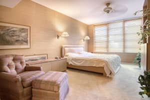 3930 Oaks Clubhouse Dr 103, Pompano Beach, FL 33069 Sold 12/23/24