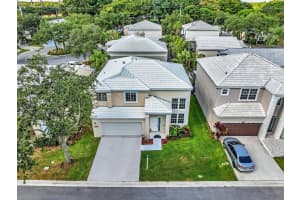 9386 NW 8th Cir, Plantation, FL 33324 Sold 08/19/24