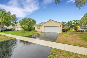 450 NW 188th Ter, Pembroke Pines, FL 33029 Sold 09/13/24